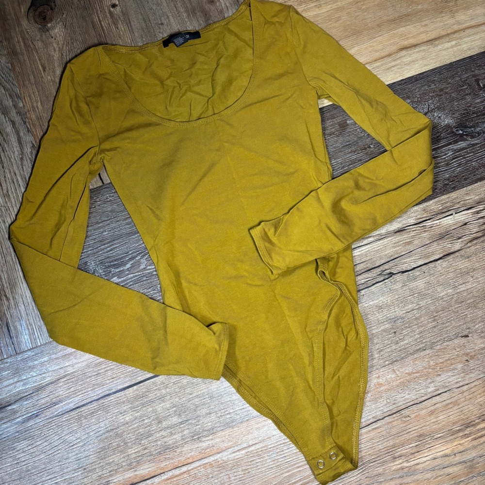 Forever 21 Women Mustard Yellow Long Sleeve Scoop Neck Snap Crotch Bodysuit XS